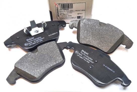 Image of LR134692G, a 'FRONT BRAKE PAD AXLE SET - FREELANDER 2' part