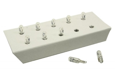 Image of RTC3635N, a 'BULB CAPLESS DASH LIGHTS DEFENDER - DISCOVERY 1' part