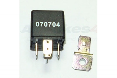 Image of YWB10031, a 'RELAY CHANGE OVER GREEN P38 RANGE ROVER - FREELANDER 1' part