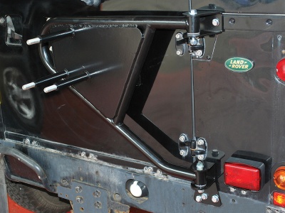 Image of DA2232, a 'SPARE WHEEL CARRIER SWING AWAY DEFENDER' part