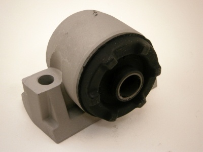 Image of RBX101810, a 'HOUSING AND BUSH - LEFT HAND FRONT - SUSPENSION - FREELANDER 1' part