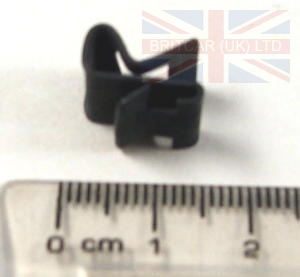 Image of 13H489L, a 'BONNET RELEASE CABLE TO GRILL CLIP - DEFENDER' part