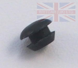 Image of 307220, a 'BLANKING PLUG S1 + INNER WING RANGE ROVER CLASSIC>85' part
