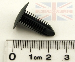 Image of ADU7995LNF, a 'FIR TREE TRIM CLIP ASH GREY P38 RANGE ROVER' part