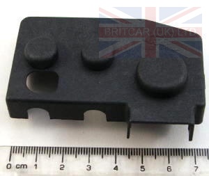 Image of AMR6111, a 'ALTERNATOR TERMINAL COVER 300TDI LATE - DISCOVERY 1' part