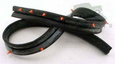 Image of BHK700021, a 'SEAL TOP OF REAR END DOOR DISCOVERY 2' part