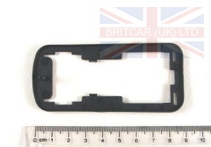 Image of CXE105420, a 'DOOR HANDLE OUTER GASKET DISCOVERY 2' part