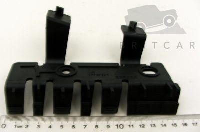 Image of DQL000071, a 'REAR BUMPER MOUNTING BRACKET - LEFT HAND - RANGE ROVER VOGUE' part
