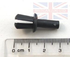 Image of DYC000150, a 'TRIM RETAINING CLIP DEFENDER -  RANGE ROVER VOGUE' part