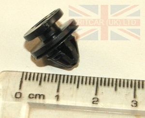 Image of DYC500030, a 'TRIM CLIP EXTERIOR DOOR CLADDING FREELANDER 2' part