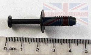 Image of DYQ000030, a 'RIVET - SPECIAL REAR WHEELARCH - RANGE ROVER VOGUE' part