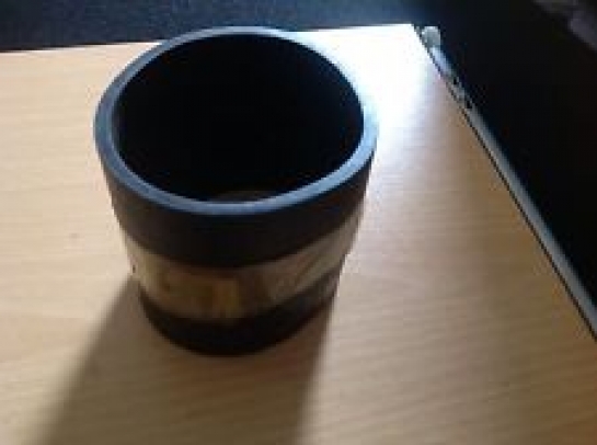 Image of ERC3915, a 'AIR CLEANER INTAKE HOSE V8 TWIN CARB DEFENDER' part