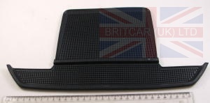 Image of FAH500022PVJ, a 'RUBBER MAT CENTRE FACIA DISCOVERY 3' part