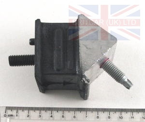 Image of KQB500550 (LR173868), a 'RIGHT HAND TRANSMISSION GEARBOX MOUNTING - DEFENDER - DISCOVERY 2' part