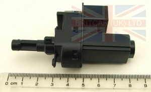 Image of LR000369, a 'BRAKE STOP/START SWITCH ASSEMBLY - FREELANDER 2 - EVOQUE' part