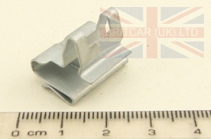 Image of LR001790, a 'DOOR TRIM CLIP - FREELANDER 2 - EVOQUE' part