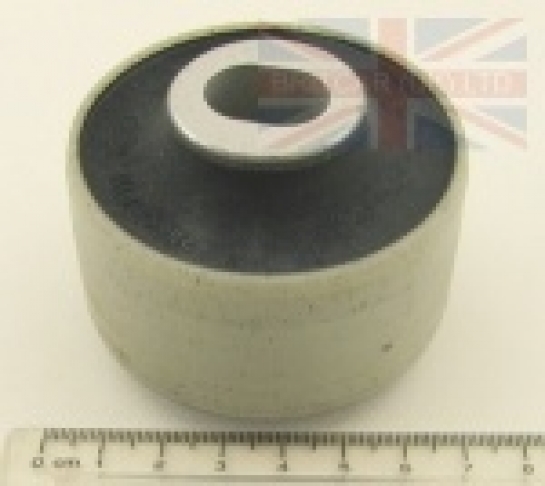Image of LR005647, a 'INSULATOR ASSY - REAR CROSSMEMBER - EVOQUE - FREELANDER 2' part