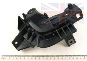 Image of LR011467, a 'MOUNTING BRACKET RIGHT HAND FRONT FENDER - RANGE ROVER VOGUE' part