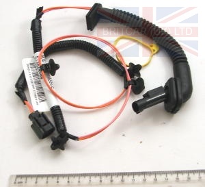 Image of LR016439, a 'WIRING - REAR SIDE DOOR + REMOTE DEFENDER' part
