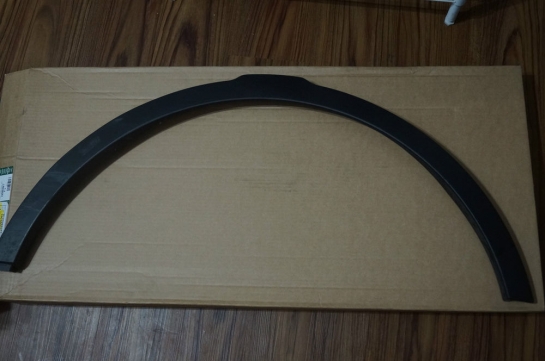 Image of LR036051, a 'WHEEL ARCH MOULDING - RIGHT HAND FRONT - EVOQUE' part