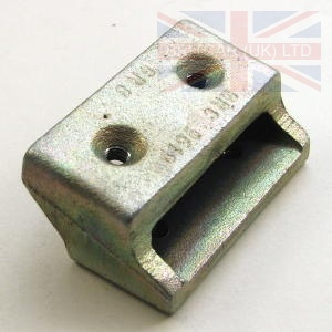 Image of MRC9619, a 'SPACER REAR DOOR DOVETAIL SERIES 111 - DEFENDER' part