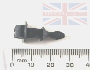 Image of MUC9335, a 'STRIKER - CENTRE CONSOLE LID RRC' part