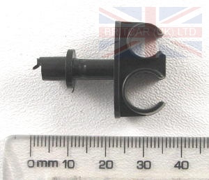Image of NRC5415, a 'FUEL PIPE CLIP TWIN DIESEL DEFENDER' part