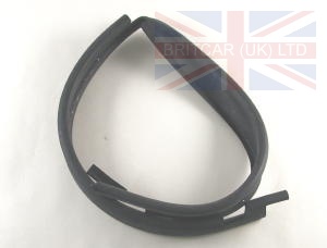 Image of RRC7575, a 'SEAL WINDOW TOP TO DOOR EARLY DEFENDER' part