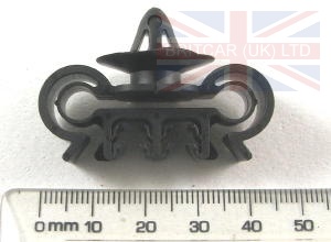 Image of SGK100920, a 'BRAKE PIPE CLIP DOUBLE PLASTIC FREELANDER 1' part