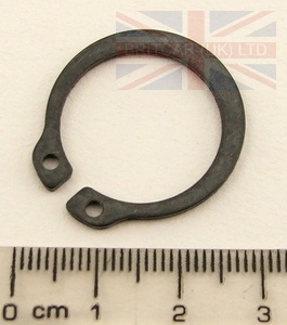 Image of UKC1690L, a 'REVERSE IDLER CIRCLIP LT77 GEARBOX' part