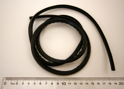 Image of DDS500040, a 'UPPER TAILGATE MOULDING SEAL - RANGE ROVER SPORT' part