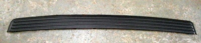Image of DOE000011PCL, a 'REAR BUMPER TREAD MAT BLACK DISCOVERY 3' part