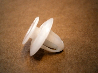 Image of EZM000100, a 'PLASTIC TRIM CLIP - RANGE ROVER VOGUE' part