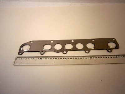 Image of LKG100470, a 'GASKET EXHAUST MANIFOLD TD5 DISCOVERY 2 - DEFENDER' part