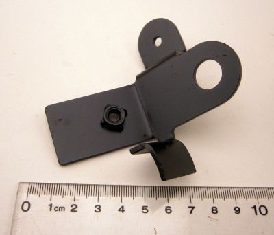 Image of PEU000030, a 'COOLANT SUPPORT HOSE BRACKET 2.5L V6 FREELANDER' part