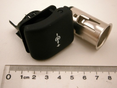 Image of YXW100040LNF, a 'SOCKET ACCESSORY POWER FREELANDER 1 - P38 RANGE ROVER' part