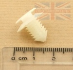 FIR TREE CLIP - INTERIOR TRIM - RANGE ROVER VOGUE 2002 TO 2009